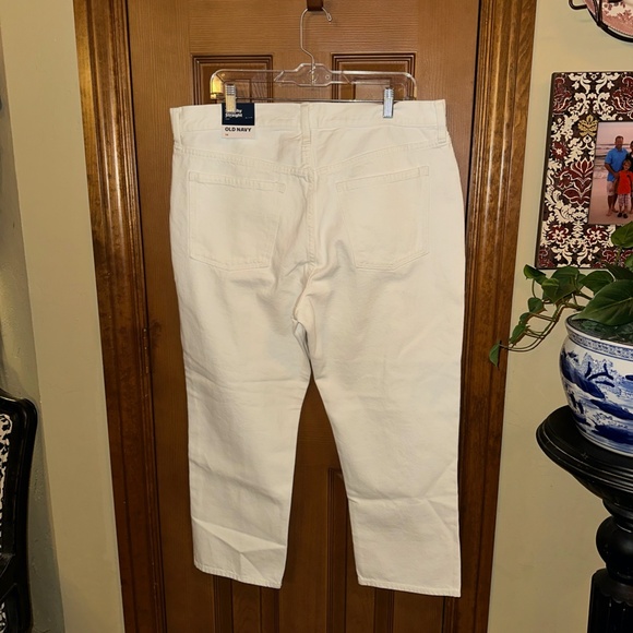 Women's NWT High Rise "Slouchy Straight" Old Navy Crop White Jean, Size 14 - Picture 2 of 5